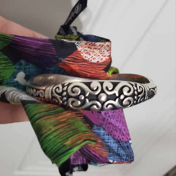 BRIGHTON Bangle Bracelet EUC with Drawstring pouch - Picture 2 of 12